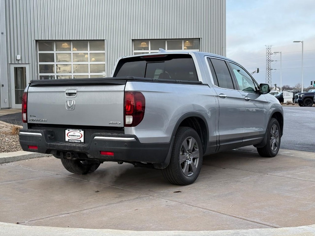 Honda Ridgeline Vehicle Full-screen Gallery Image 03