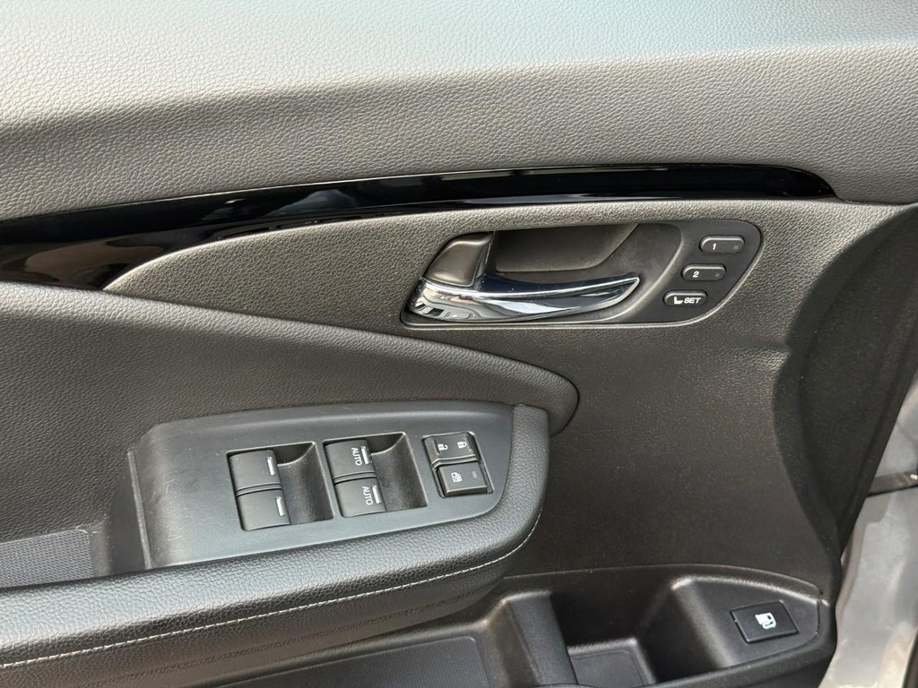 Honda Ridgeline Vehicle Full-screen Gallery Image 14