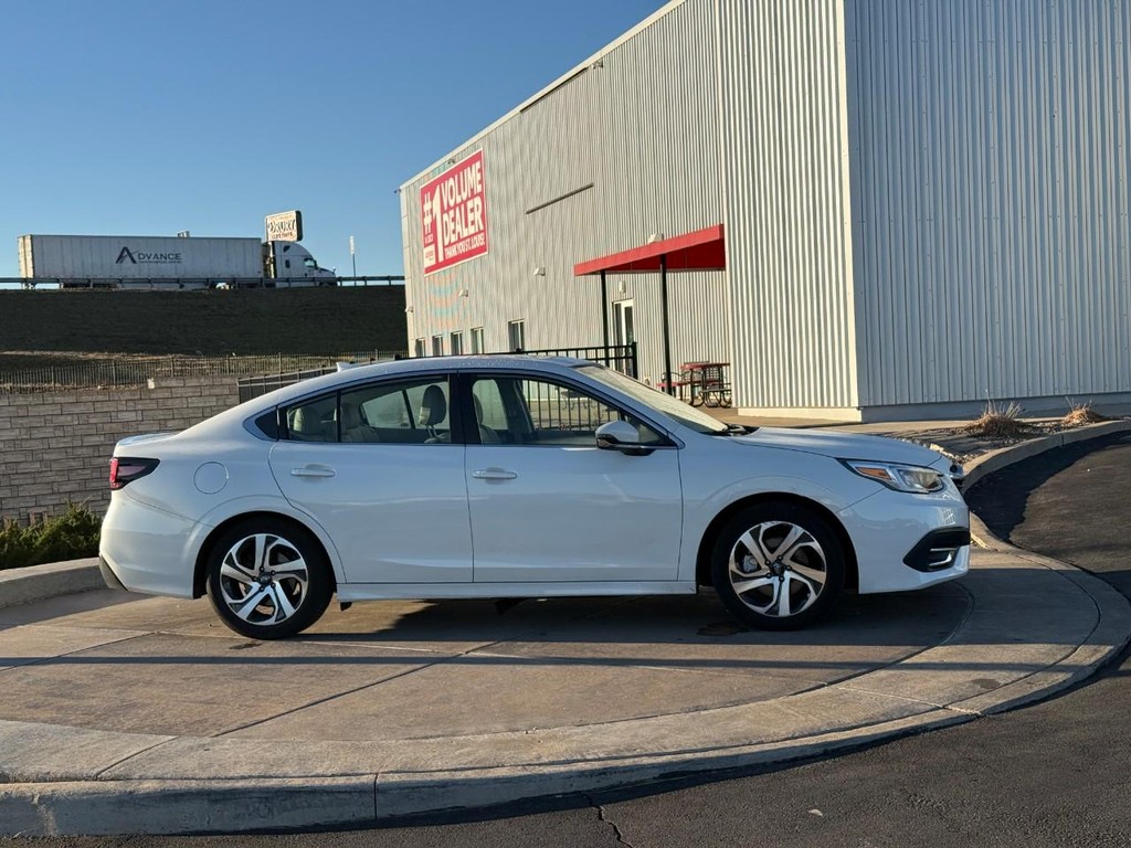 Subaru Legacy Vehicle Full-screen Gallery Image 02