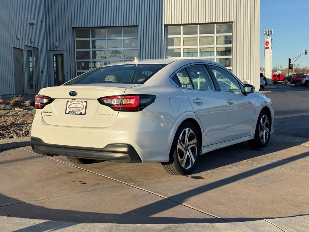 Subaru Legacy Vehicle Full-screen Gallery Image 03