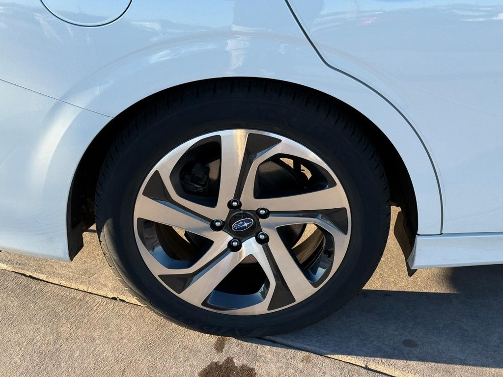 Subaru Legacy Vehicle Full-screen Gallery Image 04