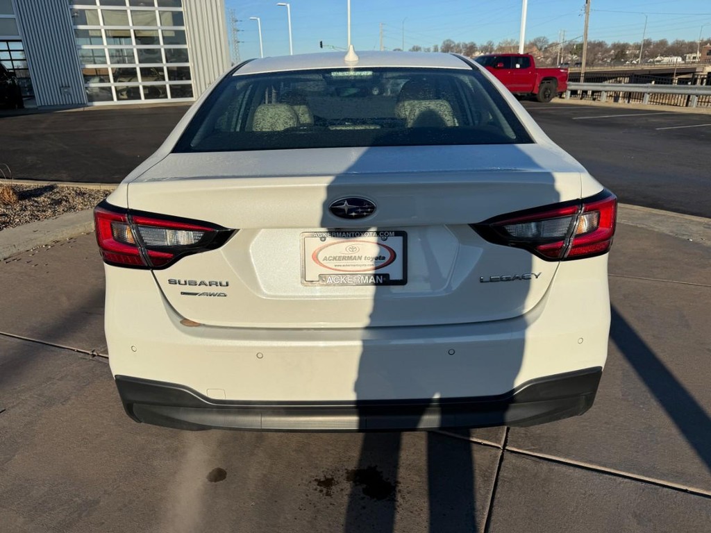 Subaru Legacy Vehicle Full-screen Gallery Image 07