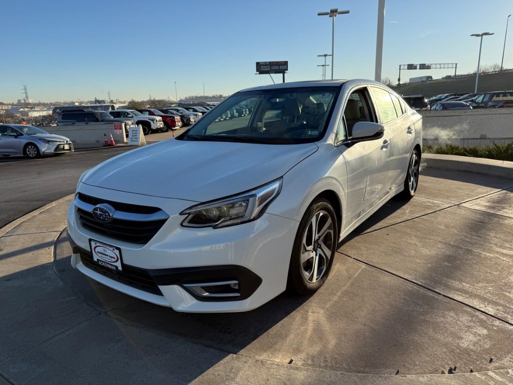 Subaru Legacy Vehicle Full-screen Gallery Image 09