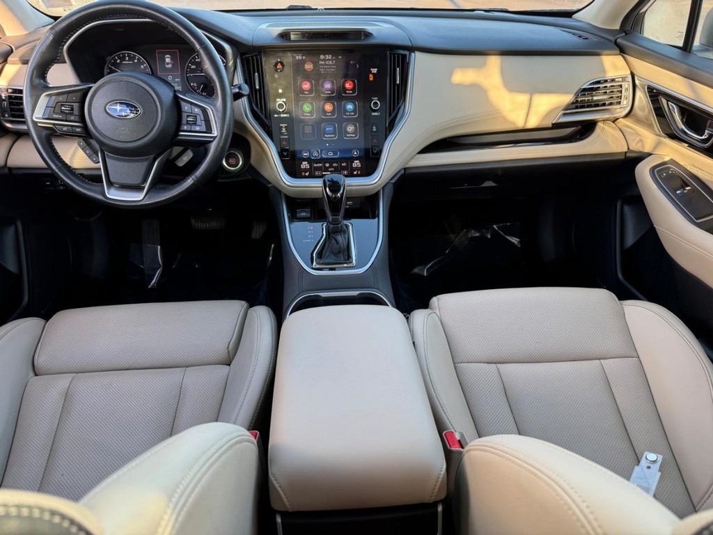 Subaru Legacy Vehicle Full-screen Gallery Image 12