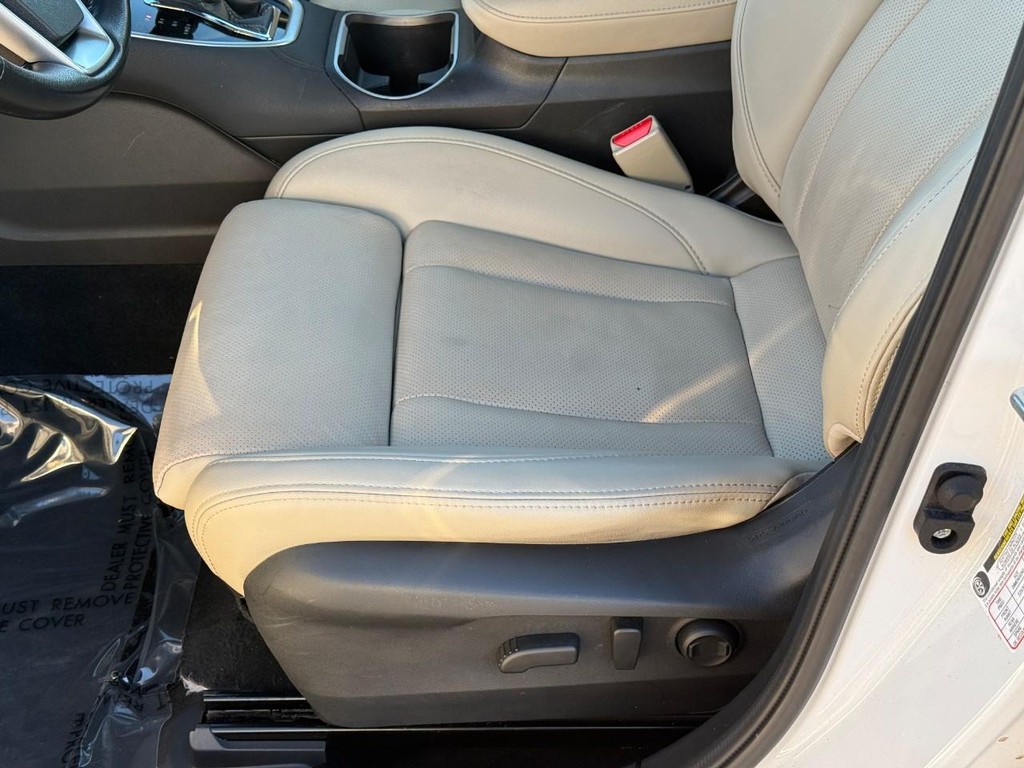 Subaru Legacy Vehicle Full-screen Gallery Image 18