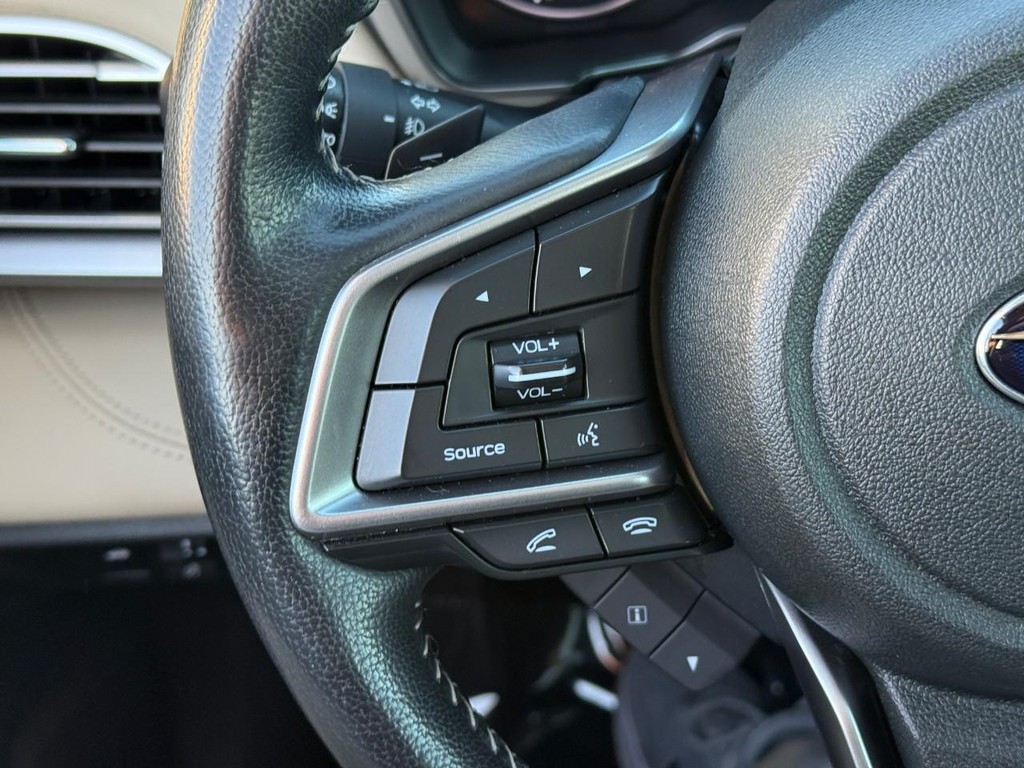 Subaru Legacy Vehicle Full-screen Gallery Image 20