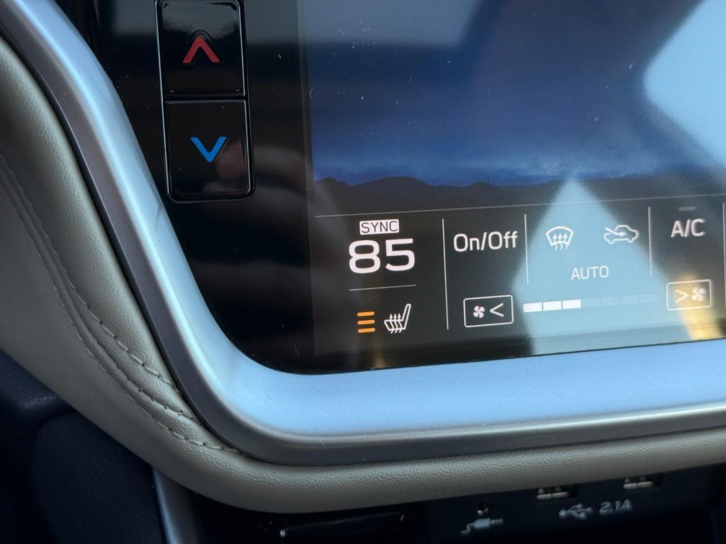 Subaru Legacy Vehicle Full-screen Gallery Image 24