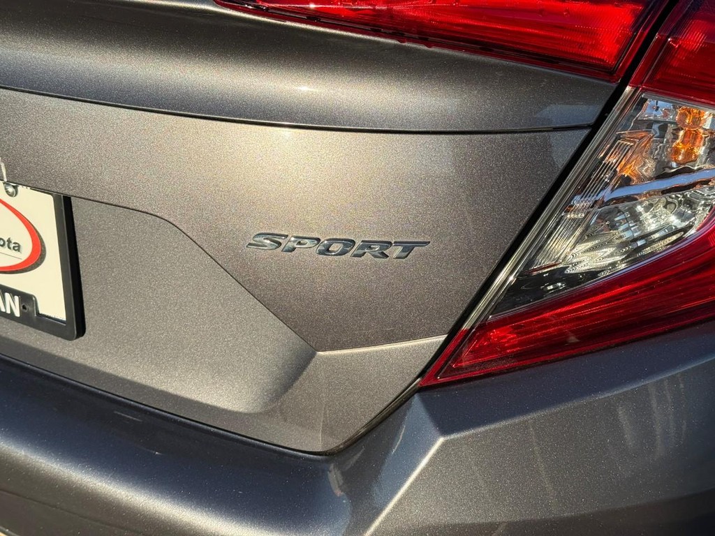 Honda Civic Sedan Vehicle Full-screen Gallery Image 04