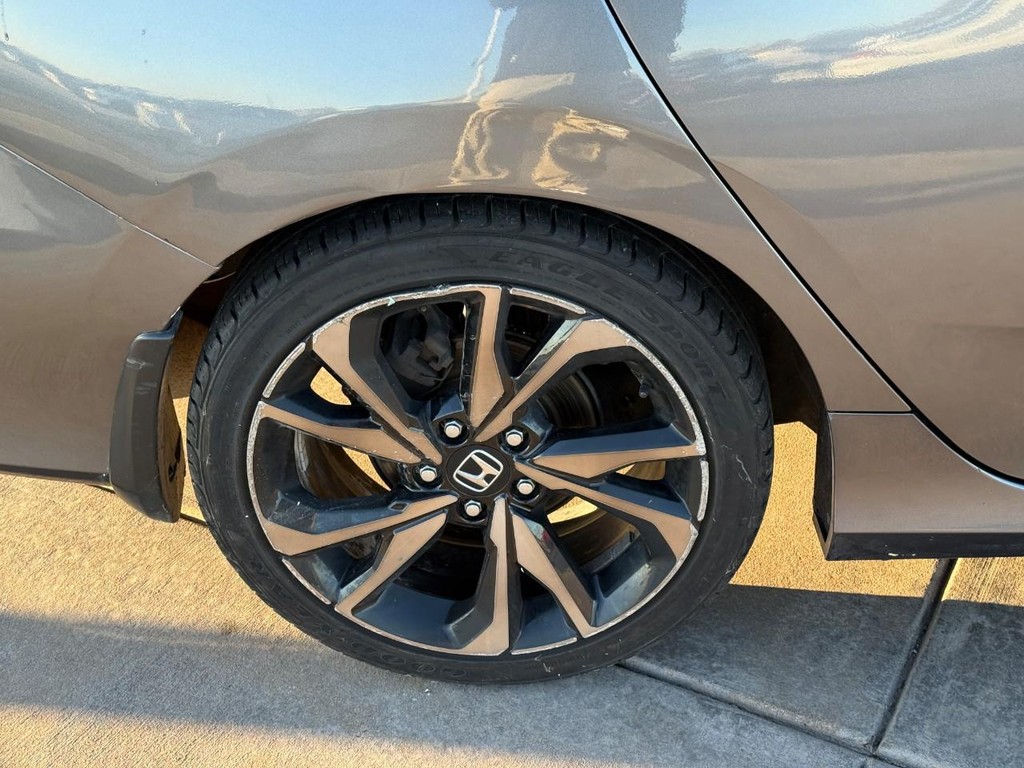 Honda Civic Sedan Vehicle Full-screen Gallery Image 05