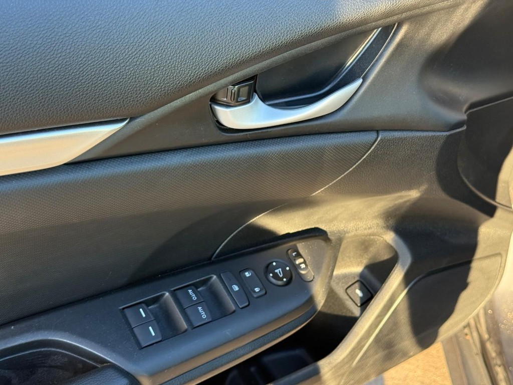 Honda Civic Sedan Vehicle Full-screen Gallery Image 17