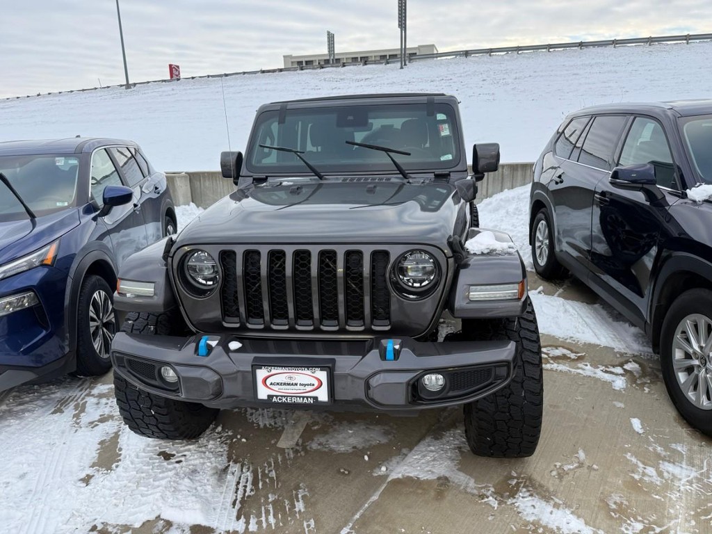 Jeep Wrangler Vehicle Full-screen Gallery Image 03
