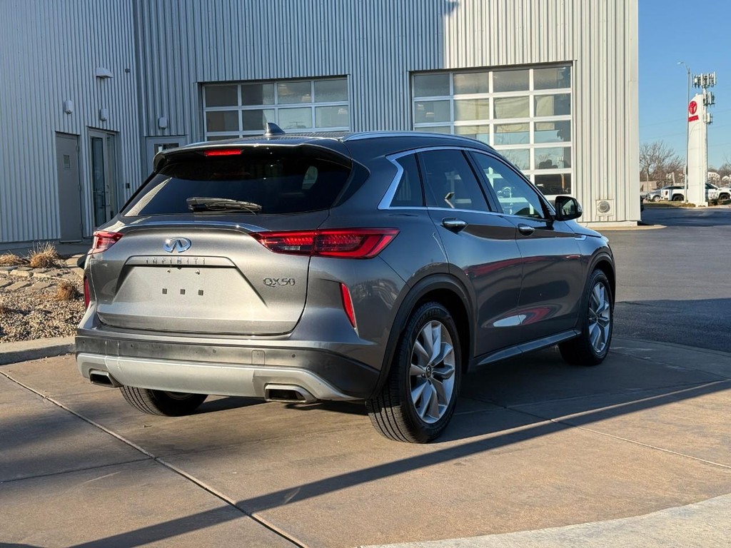 INFINITI QX50 Vehicle Full-screen Gallery Image 03