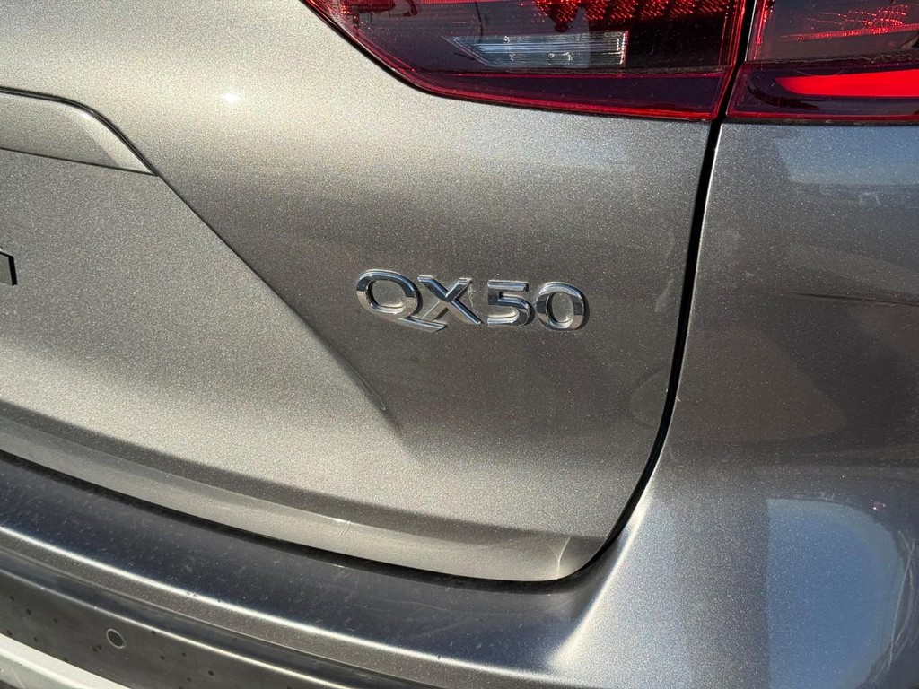 INFINITI QX50 Vehicle Full-screen Gallery Image 05