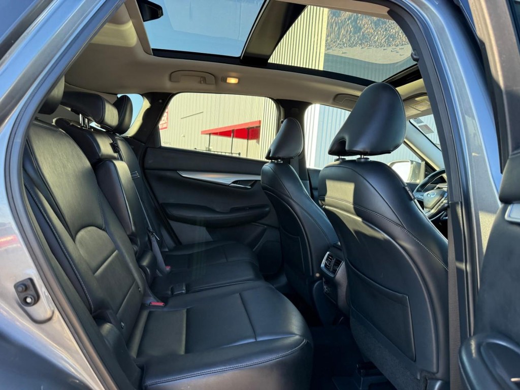 INFINITI QX50 Vehicle Full-screen Gallery Image 11