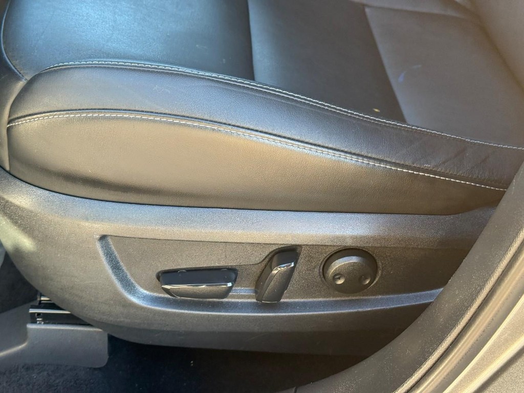 INFINITI QX50 Vehicle Full-screen Gallery Image 19