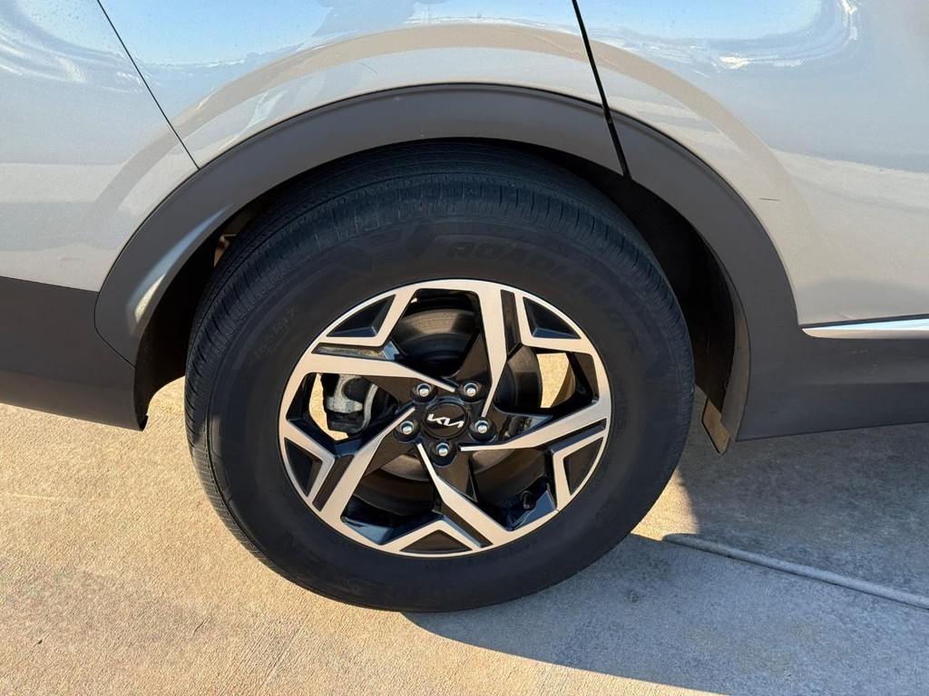 Kia Sportage Vehicle Full-screen Gallery Image 04