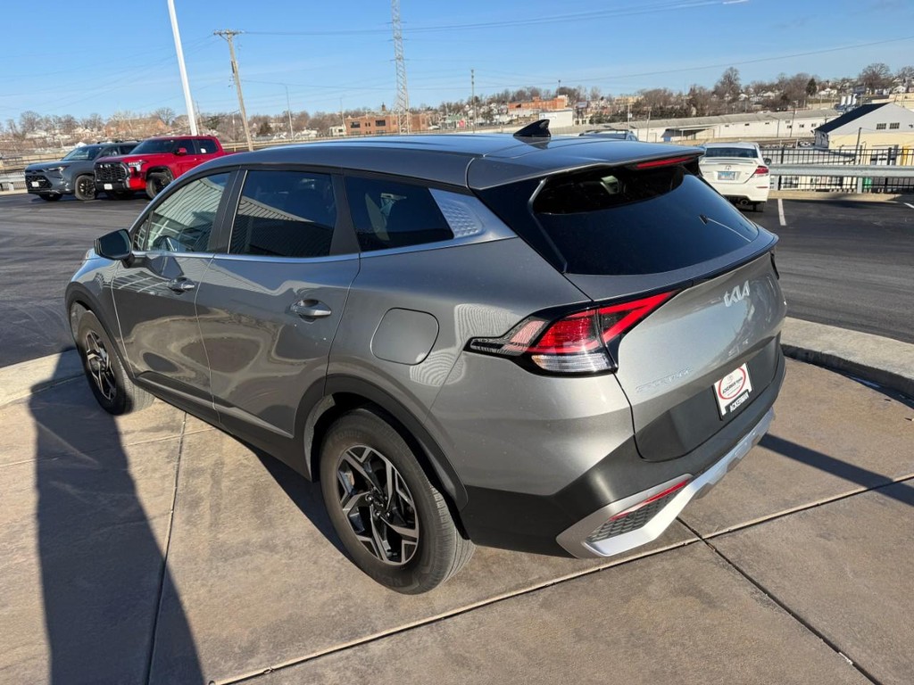 Kia Sportage Vehicle Full-screen Gallery Image 05