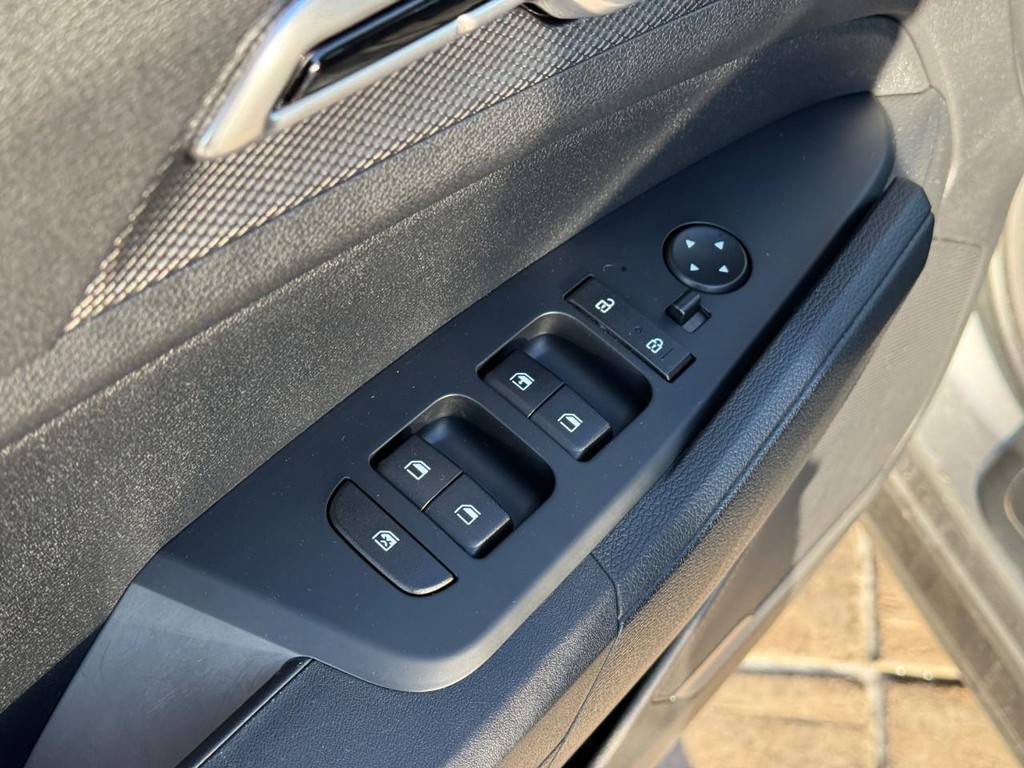 Kia Sportage Vehicle Full-screen Gallery Image 16