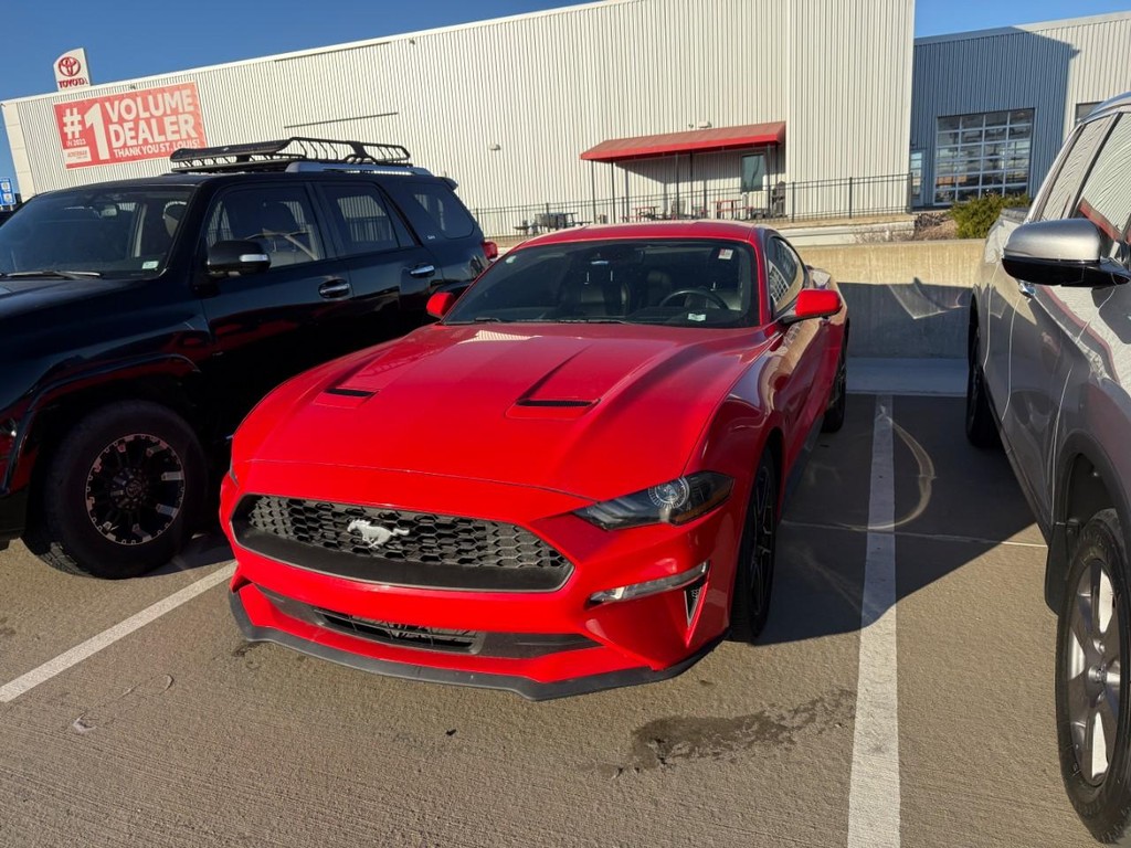 Ford Mustang Vehicle Full-screen Gallery Image 02