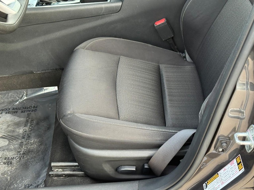 Nissan Altima Vehicle Full-screen Gallery Image 17