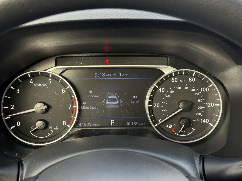 Nissan Altima Vehicle Full-screen Gallery Image 21