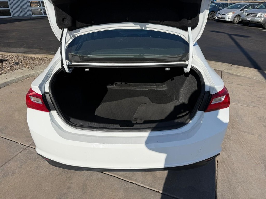 Chevrolet Malibu Vehicle Full-screen Gallery Image 06