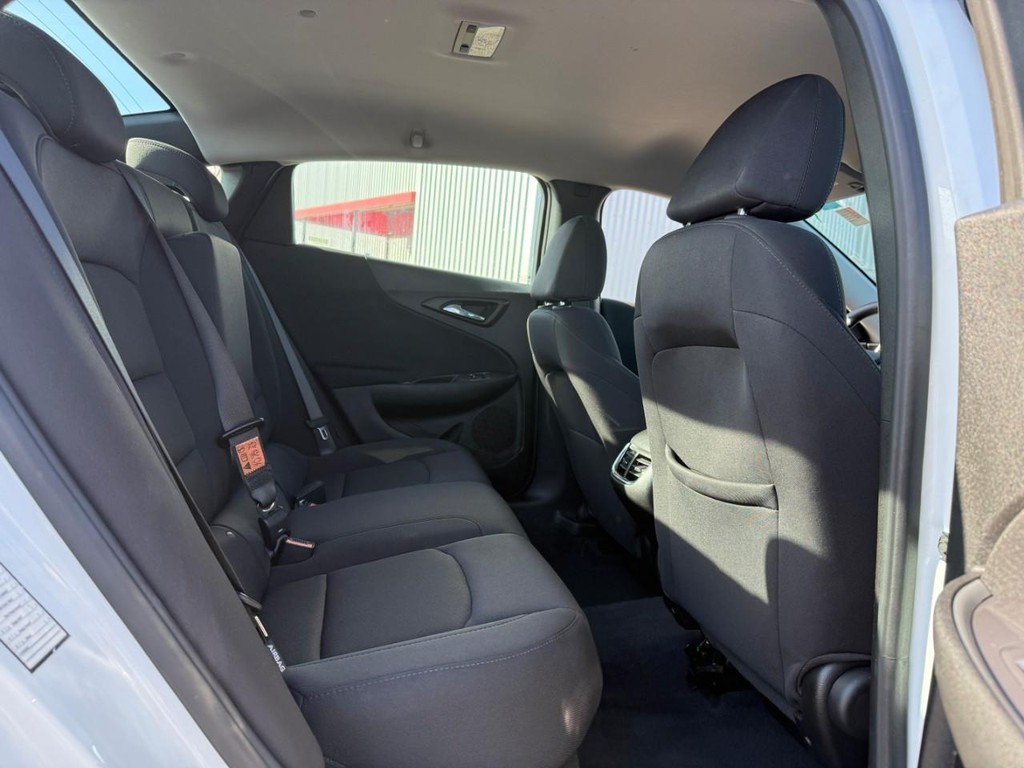 Chevrolet Malibu Vehicle Full-screen Gallery Image 10