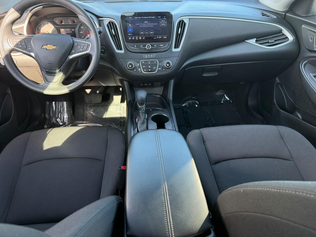 Chevrolet Malibu Vehicle Full-screen Gallery Image 11