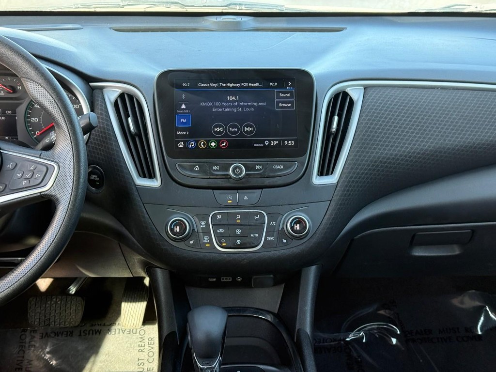 Chevrolet Malibu Vehicle Full-screen Gallery Image 13