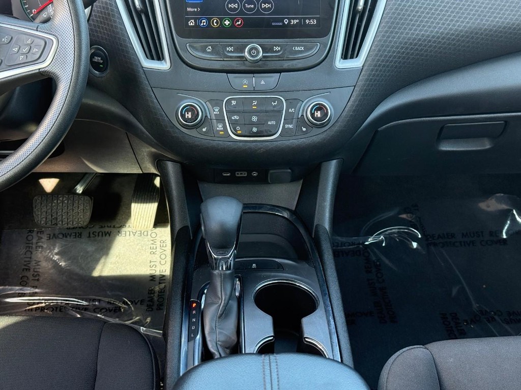 Chevrolet Malibu Vehicle Full-screen Gallery Image 14