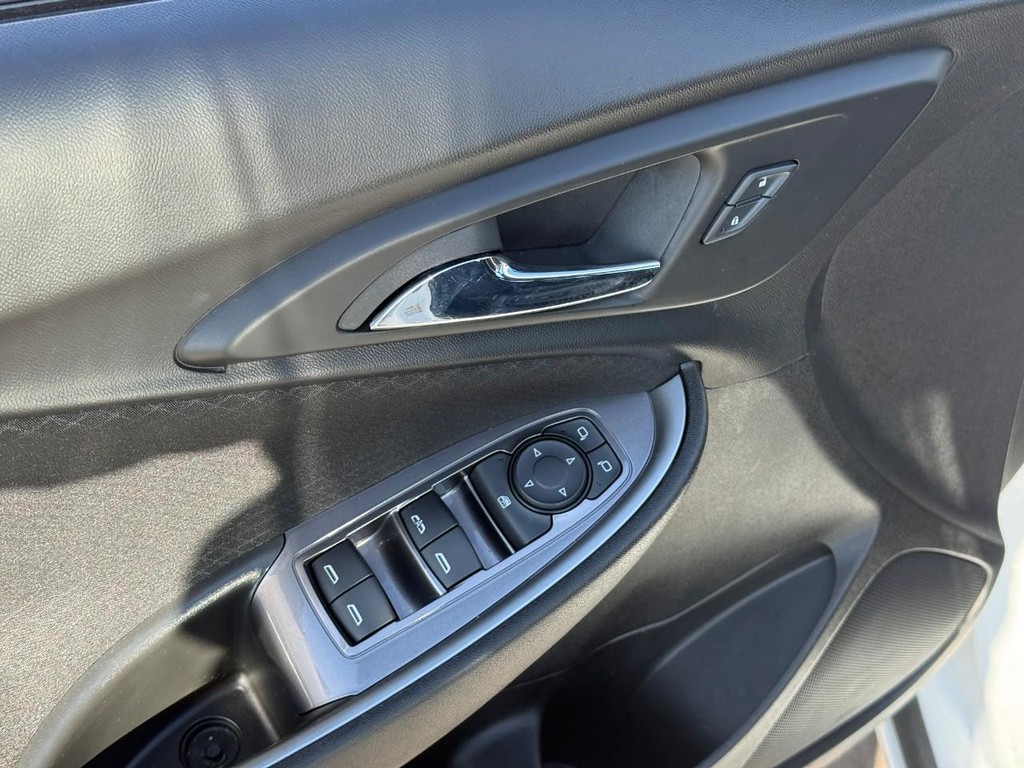 Chevrolet Malibu Vehicle Full-screen Gallery Image 15