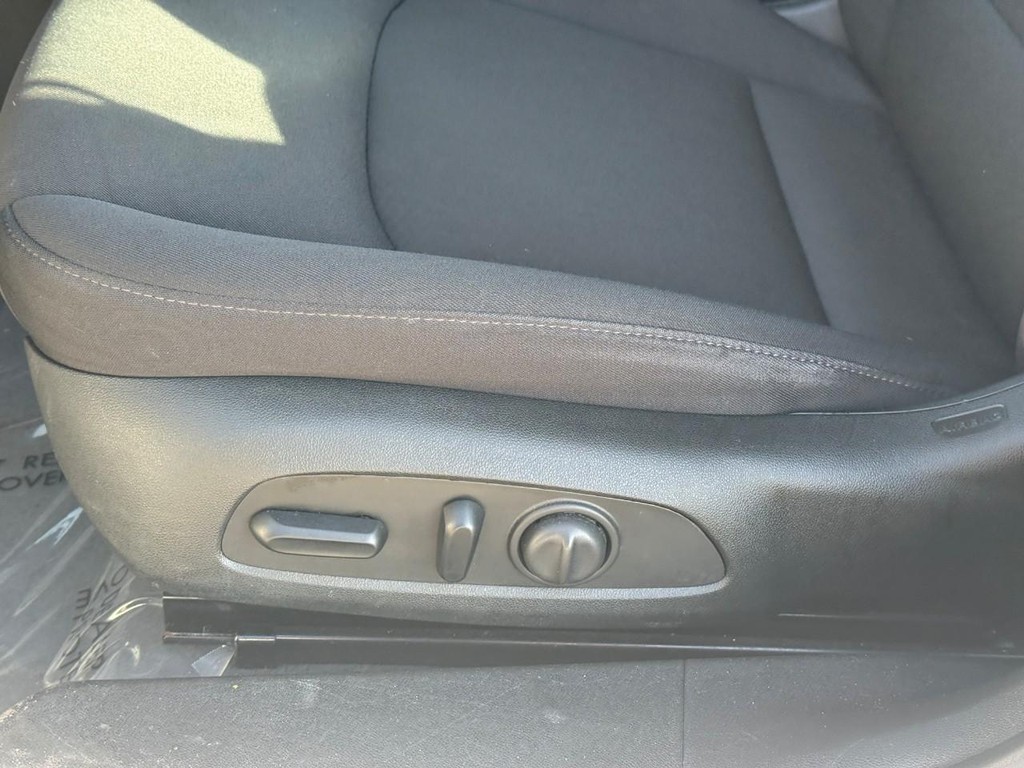 Chevrolet Malibu Vehicle Full-screen Gallery Image 18