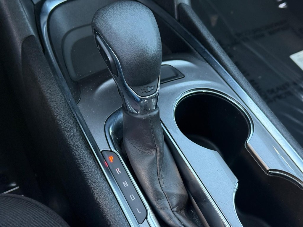 Chevrolet Malibu Vehicle Full-screen Gallery Image 22