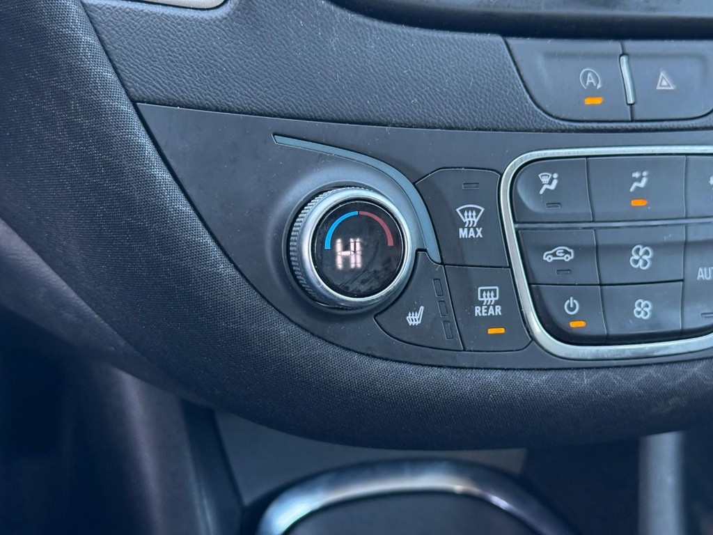 Chevrolet Malibu Vehicle Full-screen Gallery Image 23