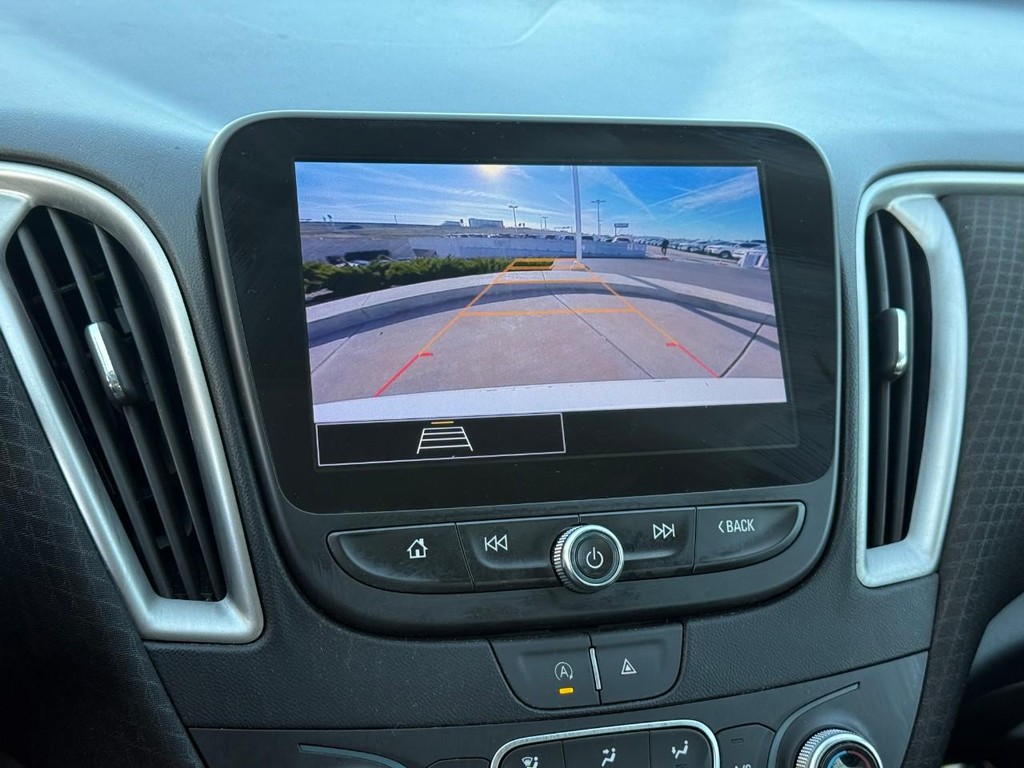 Chevrolet Malibu Vehicle Full-screen Gallery Image 24