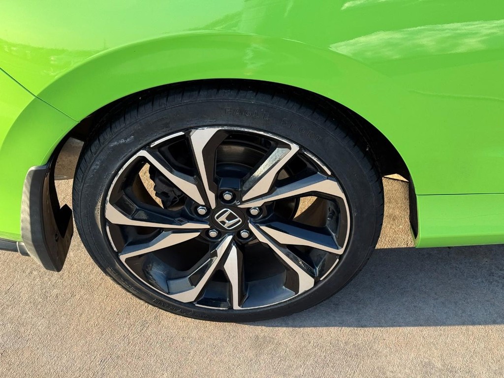 Honda Civic Coupe Vehicle Full-screen Gallery Image 04