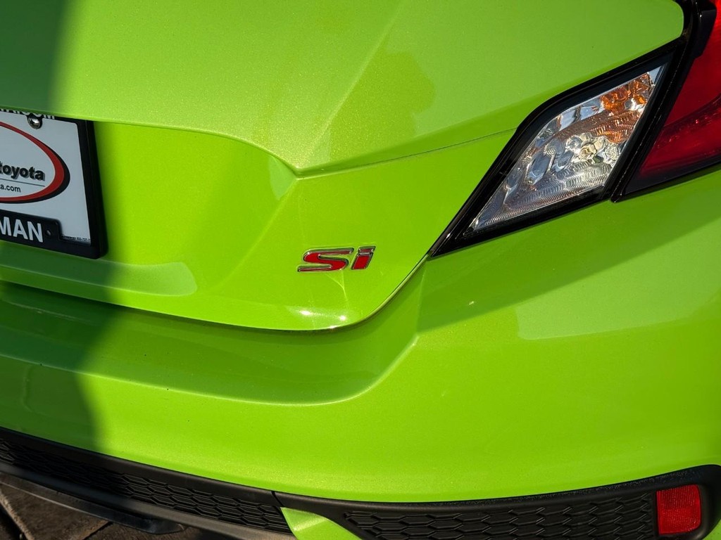 Honda Civic Coupe Vehicle Full-screen Gallery Image 10