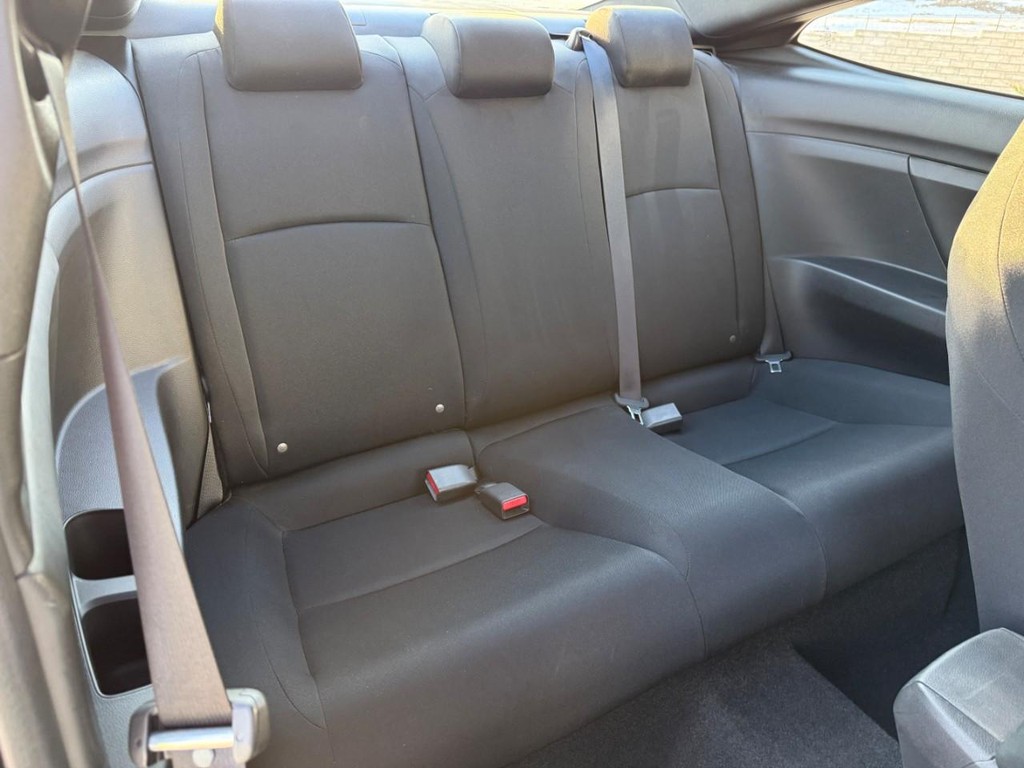 Honda Civic Coupe Vehicle Full-screen Gallery Image 11