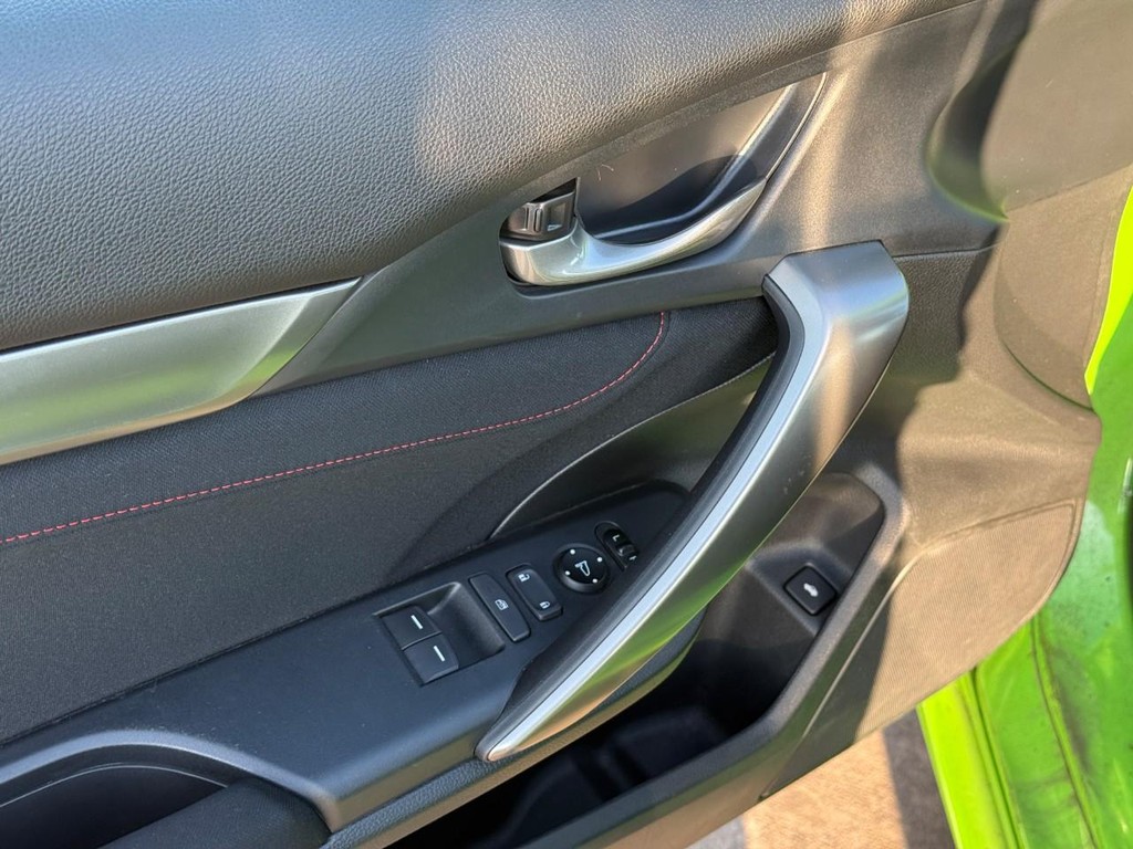 Honda Civic Coupe Vehicle Full-screen Gallery Image 14