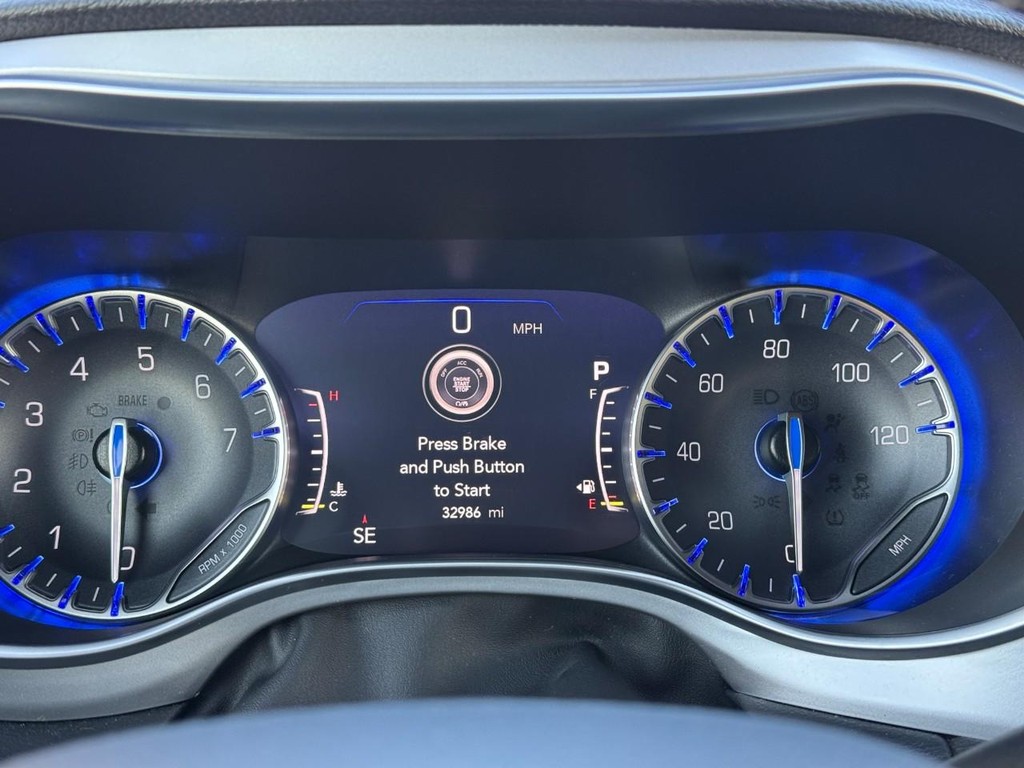 Chrysler Pacifica Vehicle Full-screen Gallery Image 22