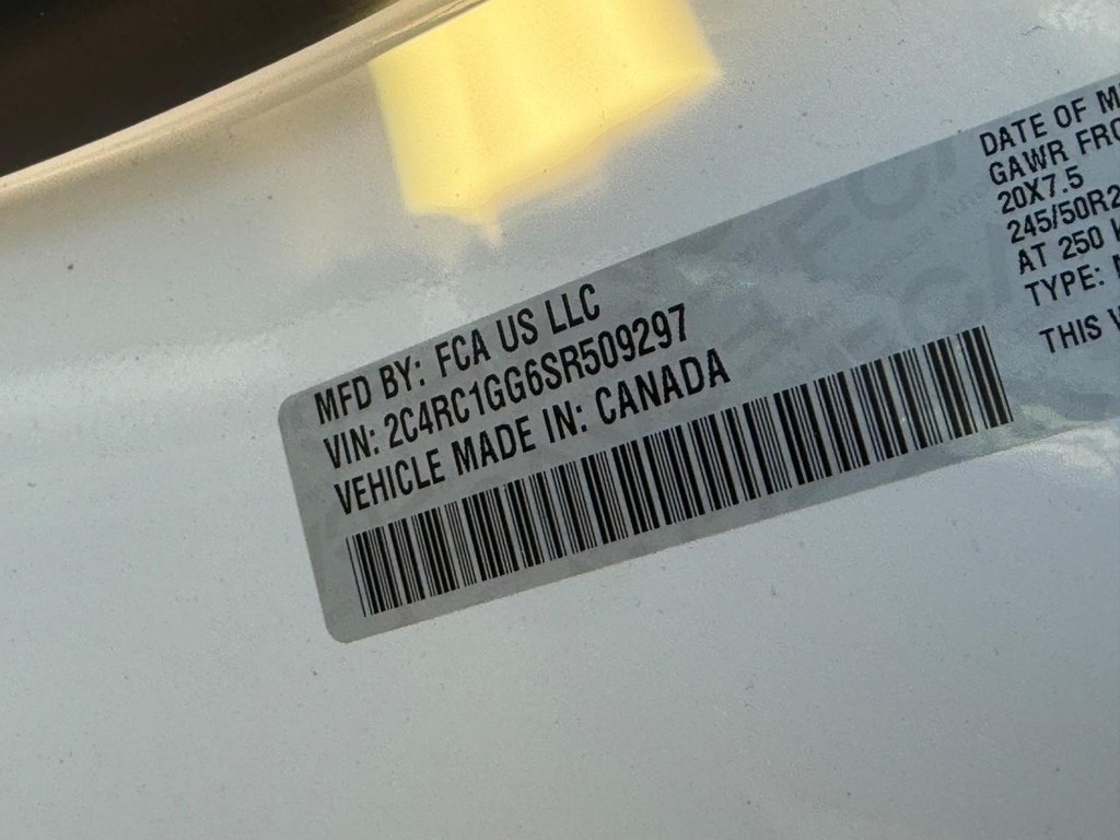 Chrysler Pacifica Vehicle Full-screen Gallery Image 25