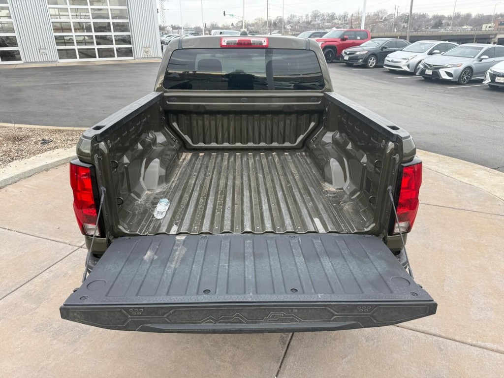 Chevrolet Colorado Vehicle Full-screen Gallery Image 05