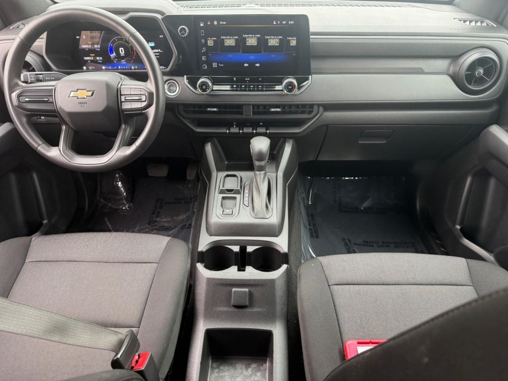 Chevrolet Colorado Vehicle Full-screen Gallery Image 10