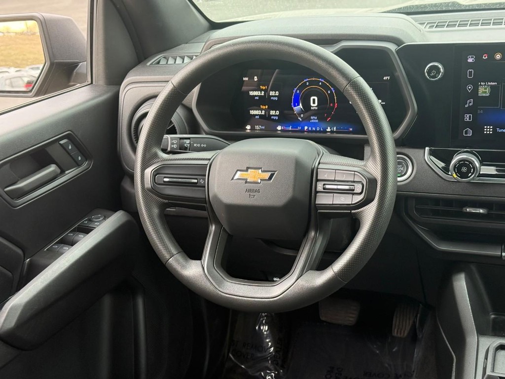 Chevrolet Colorado Vehicle Full-screen Gallery Image 11