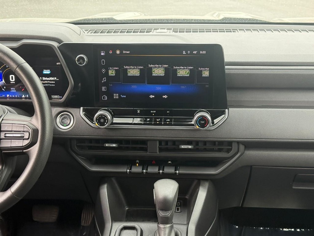 Chevrolet Colorado Vehicle Full-screen Gallery Image 12