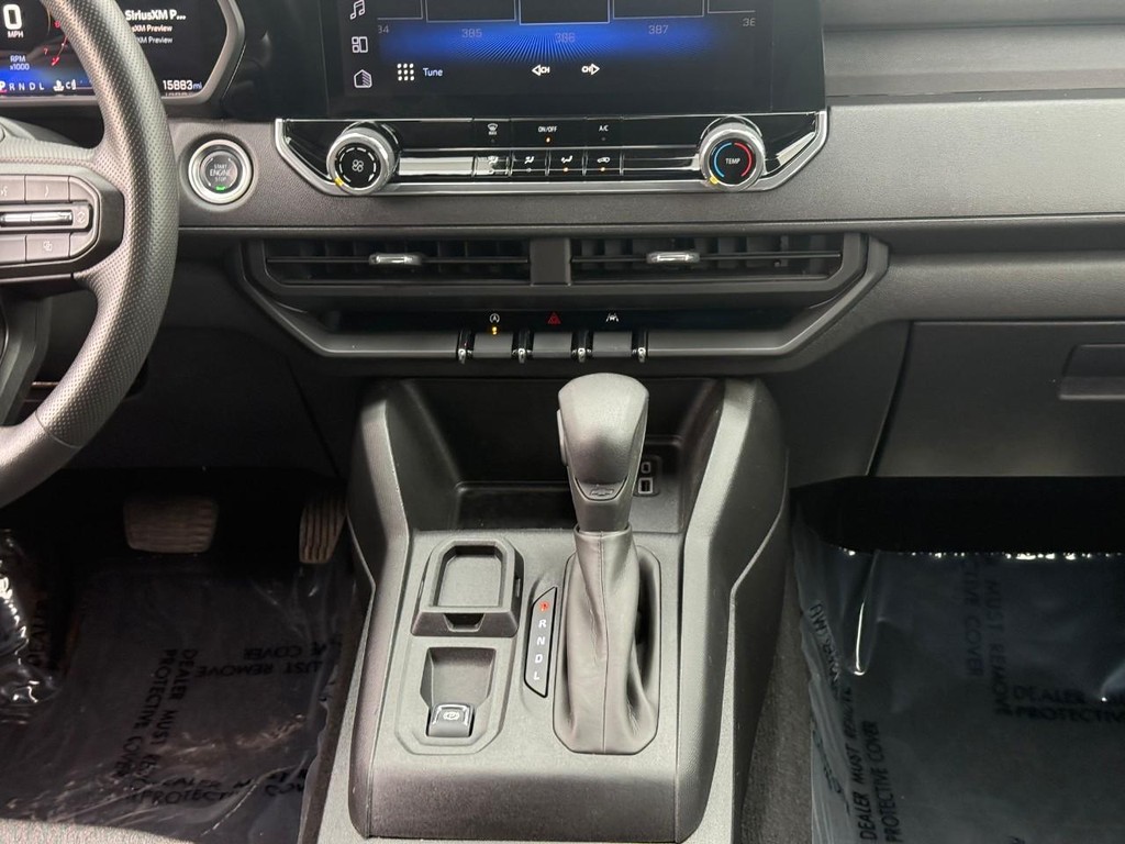 Chevrolet Colorado Vehicle Full-screen Gallery Image 13