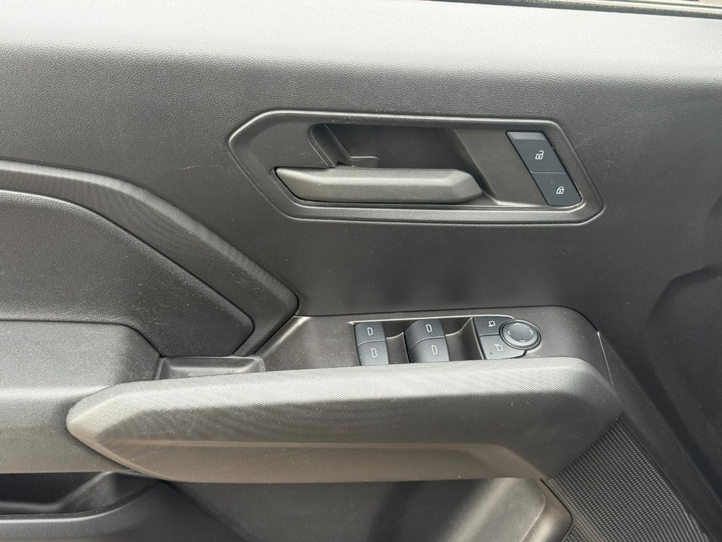 Chevrolet Colorado Vehicle Full-screen Gallery Image 14