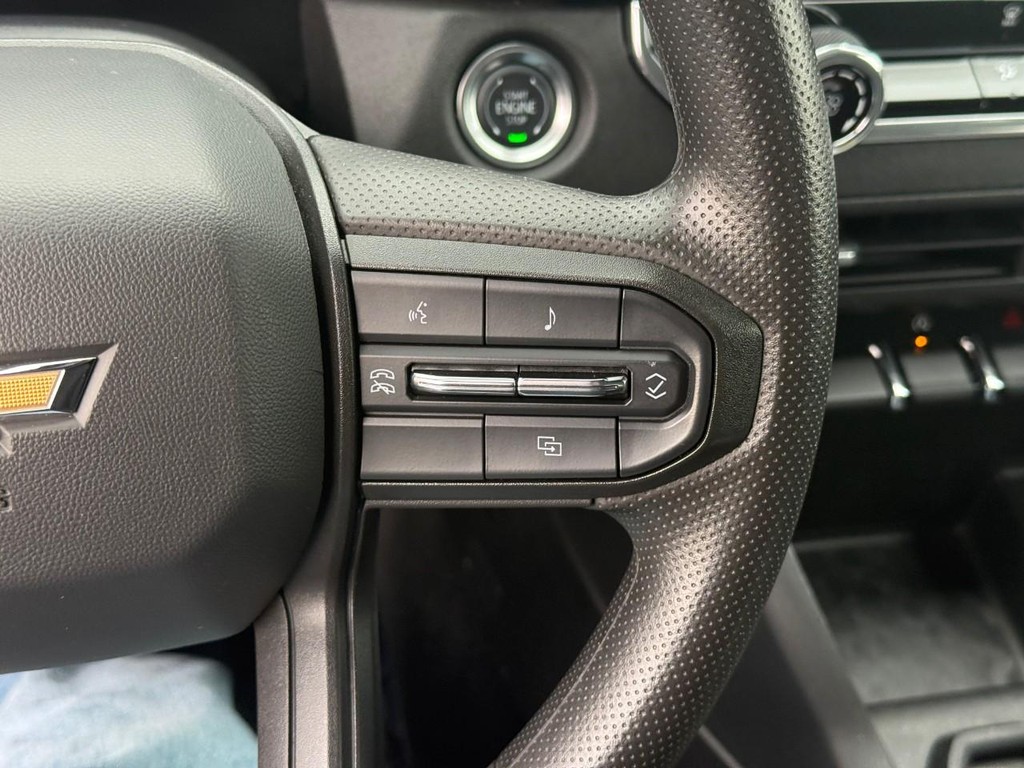 Chevrolet Colorado Vehicle Full-screen Gallery Image 18