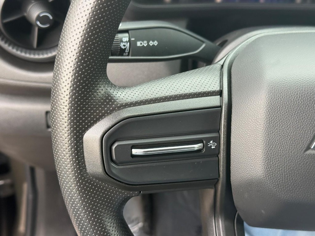 Chevrolet Colorado Vehicle Full-screen Gallery Image 19