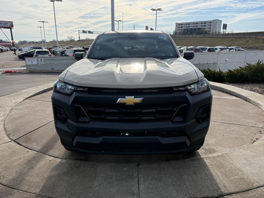 Chevrolet Colorado Vehicle Full-screen Gallery Image 09